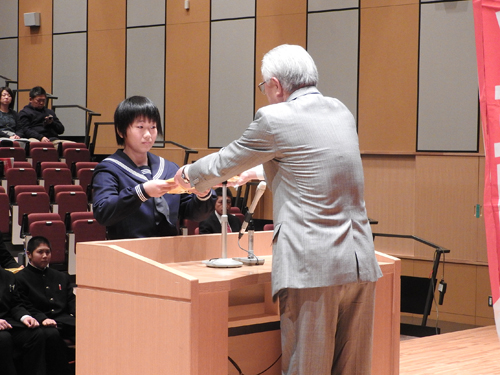 指定証交付　柔道競技代表　松本唯選手（角館中学校２年）